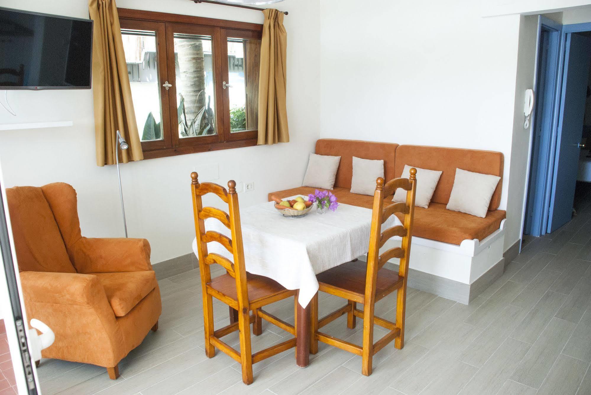 Apartamentos El Paseo بلايا ديل إنغلز المظهر الخارجي الصورة